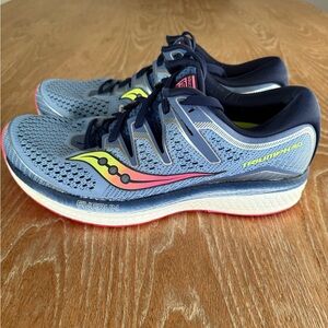 SAUCONY Triumph ISO Blue Pink Women’s Running Sneakers Size 9.5